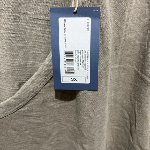 NWT universal thread tee - Picture 3 of 6